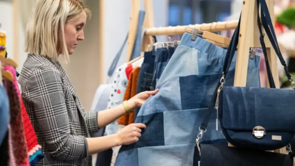 Key Factors for Choosing a High Performing Denim Skirt Supplier