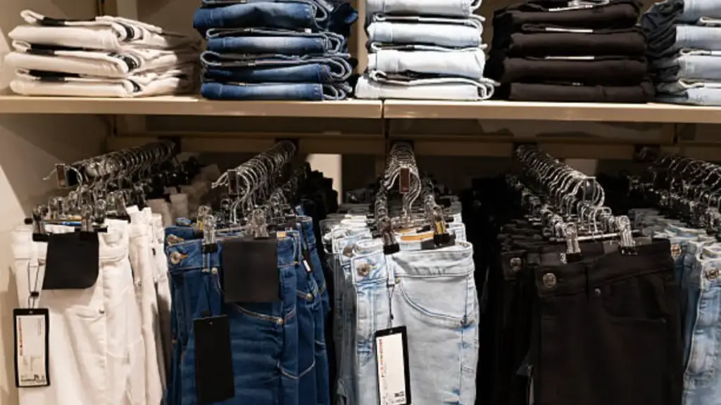 Guide pratique pour intégrer les délavages de denim dans votre collection