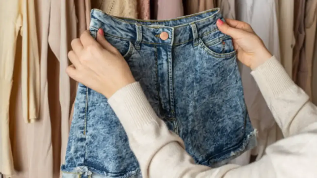 choosing summer denim shorts