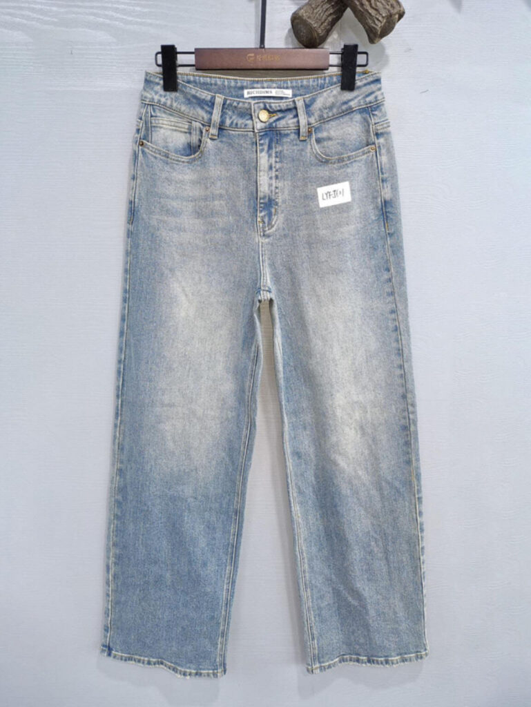 LYFJ601 Vintage Light Blue Straight Leg Jeans