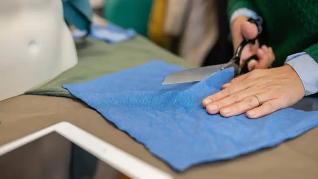 MOQ Affects Cost and Production Efficiency sewing operator denim fabric